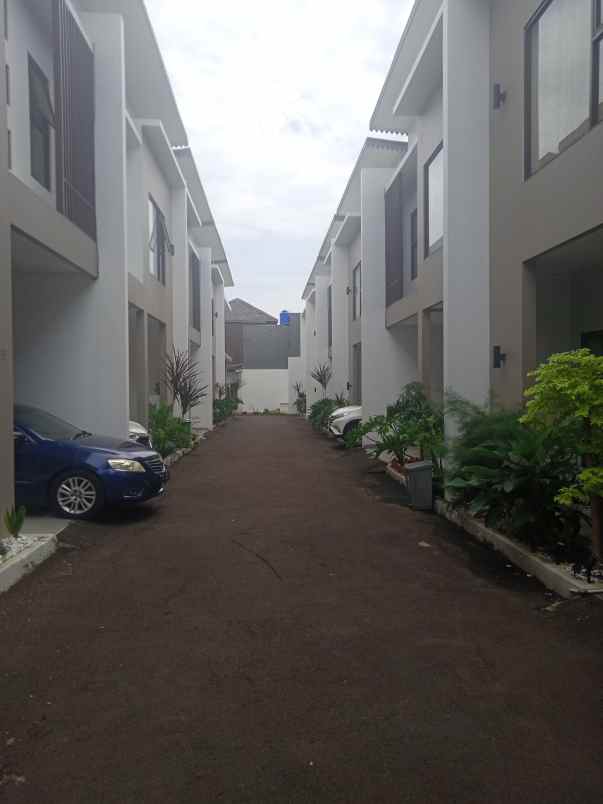 dijual rumah jln h simang jagakarsa