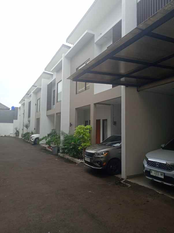 dijual rumah jln h simang jagakarsa