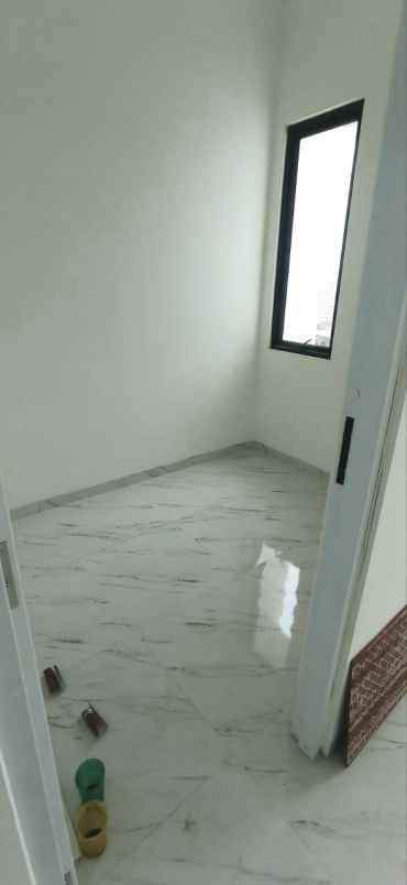 dijual rumah jln raya cilangkap baru