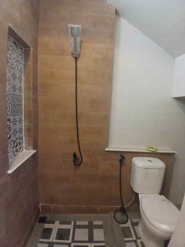 dijual rumah jln raya kalimulya