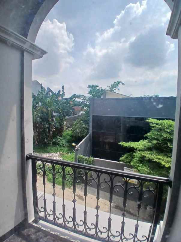 dijual rumah jln raya kalimulya