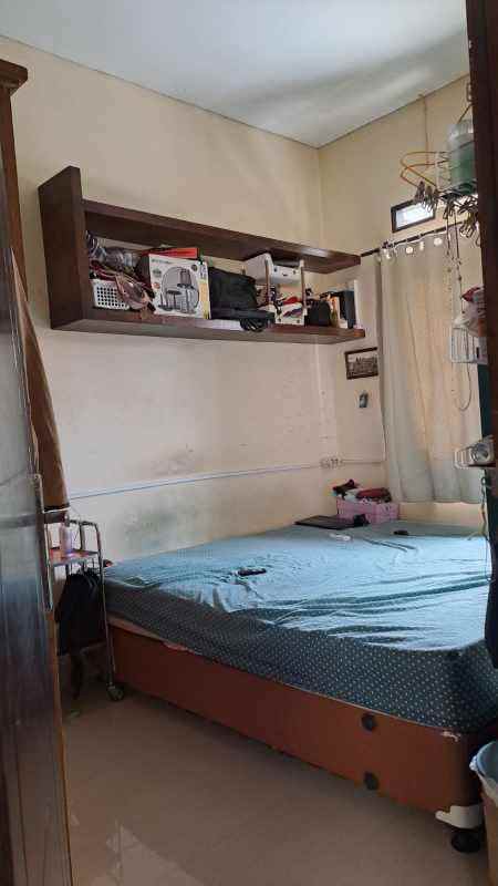 dijual rumah jln raya kukusan depok