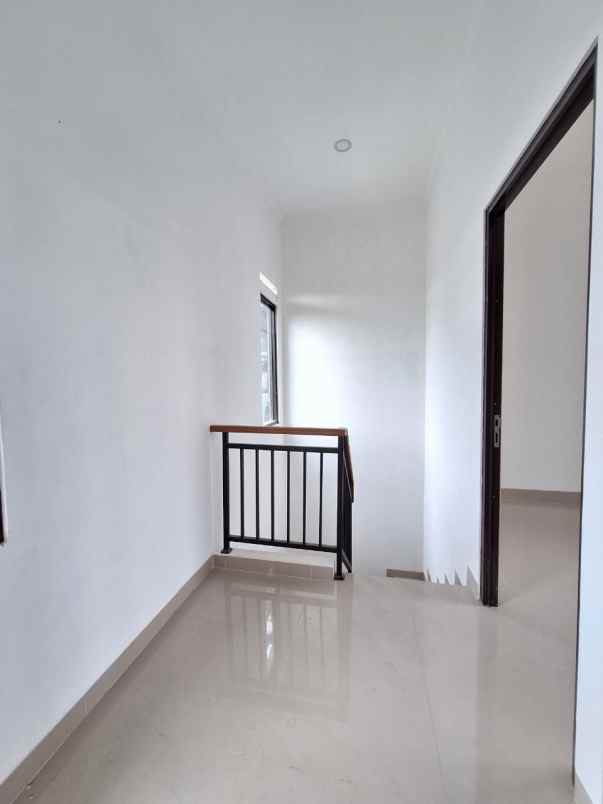 dijual rumah jln salak pamulang