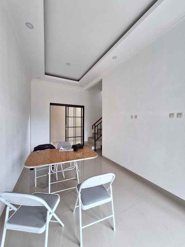 dijual rumah jln salak pamulang