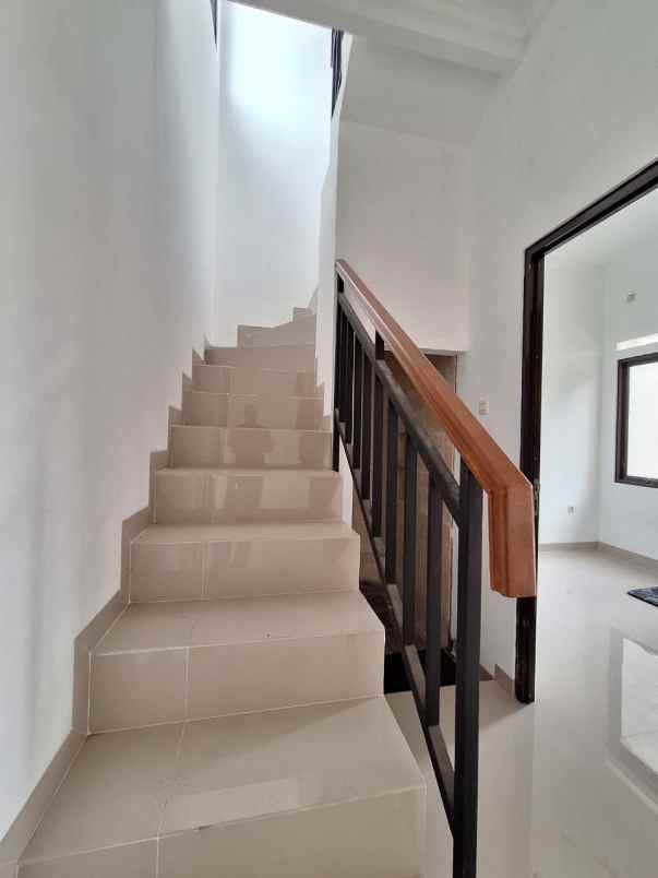 dijual rumah jln salak pamulang