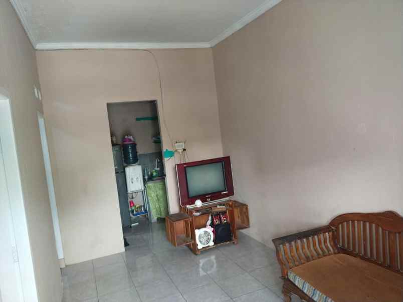 dijual rumah kampung bagus di pancoran mas depok