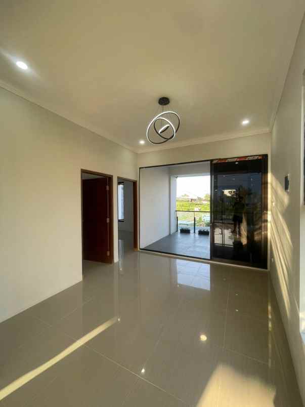 dijual rumah kampus isi