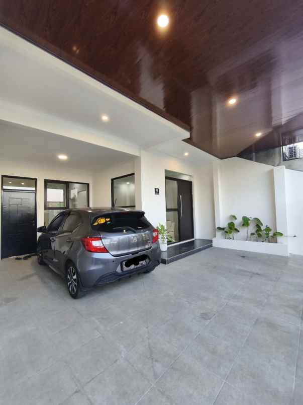 dijual rumah kampus isi