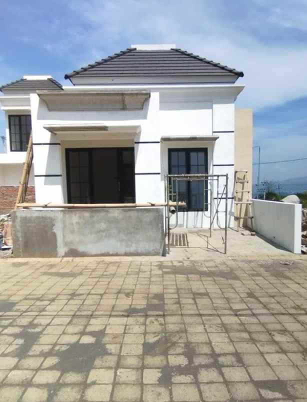 dijual rumah karangploso