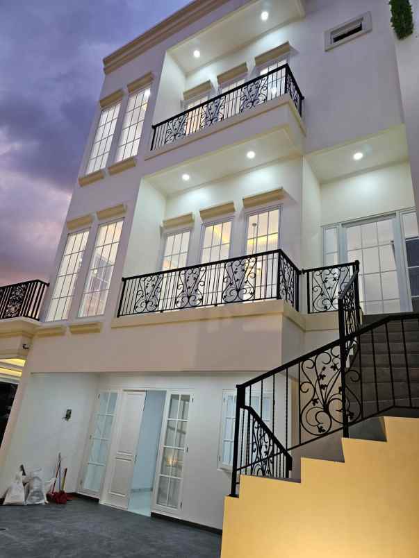 dijual rumah kayu mas