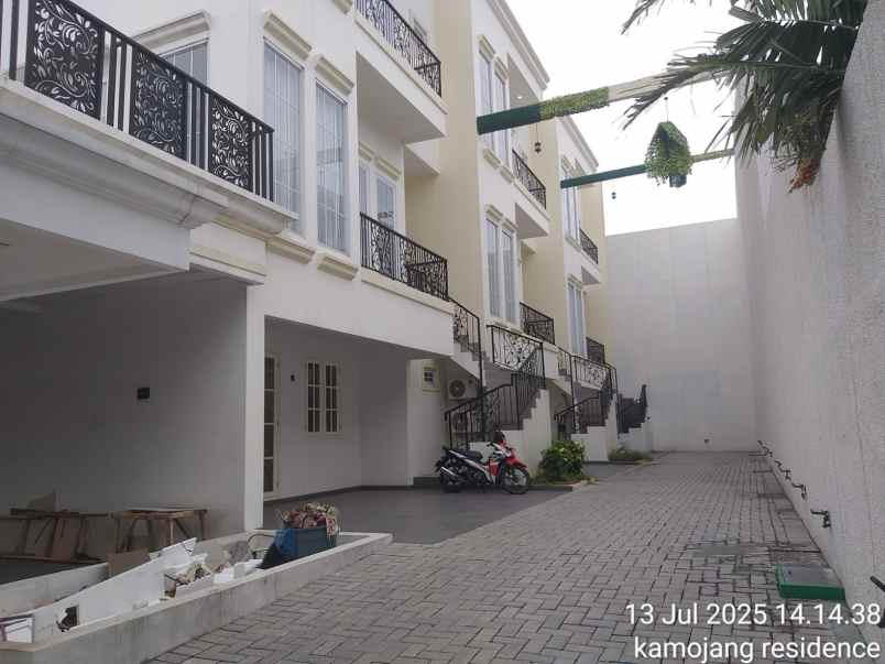 dijual rumah kayu mas