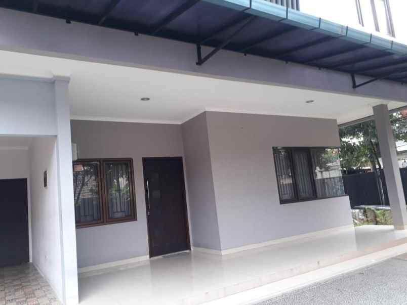 dijual rumah kebayoran lama