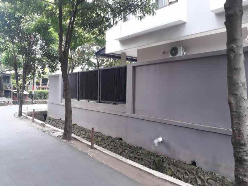 dijual rumah kebayoran lama