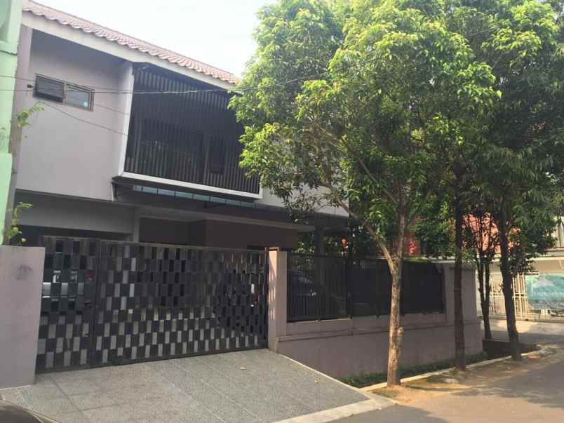 dijual rumah kebayoran lama