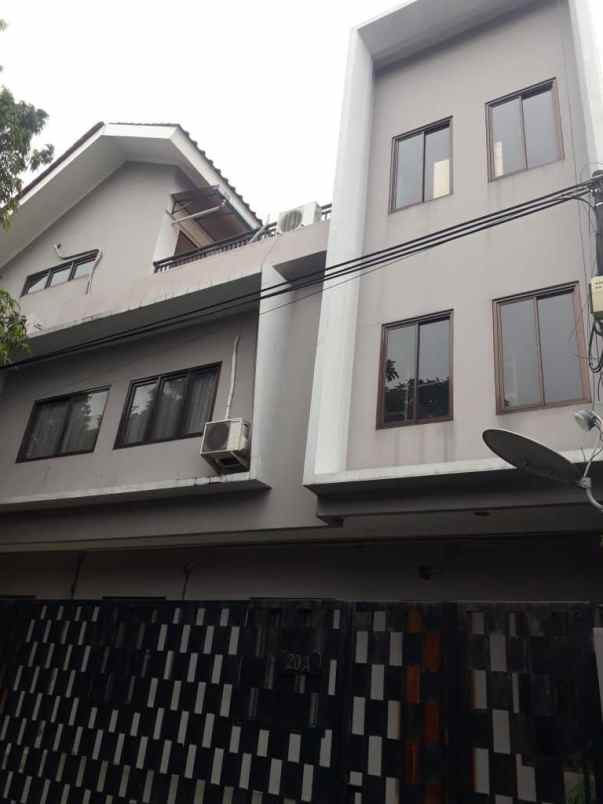 dijual rumah kebayoran lama