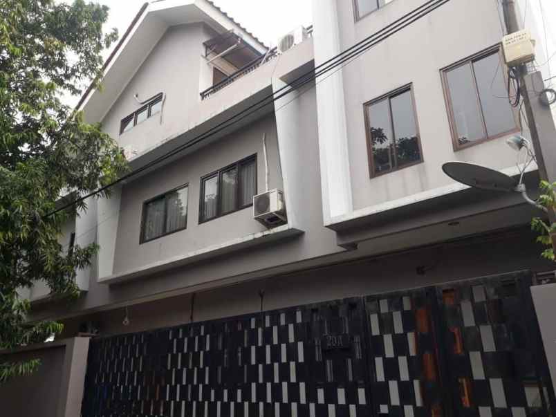 dijual rumah kebayoran lama