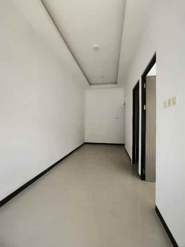 dijual rumah kebraon manis utara