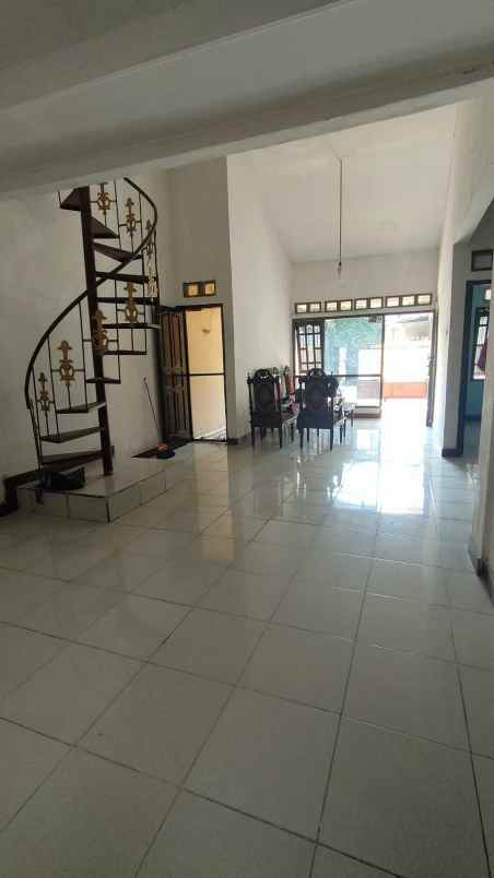 dijual rumah kelapa dua wetan