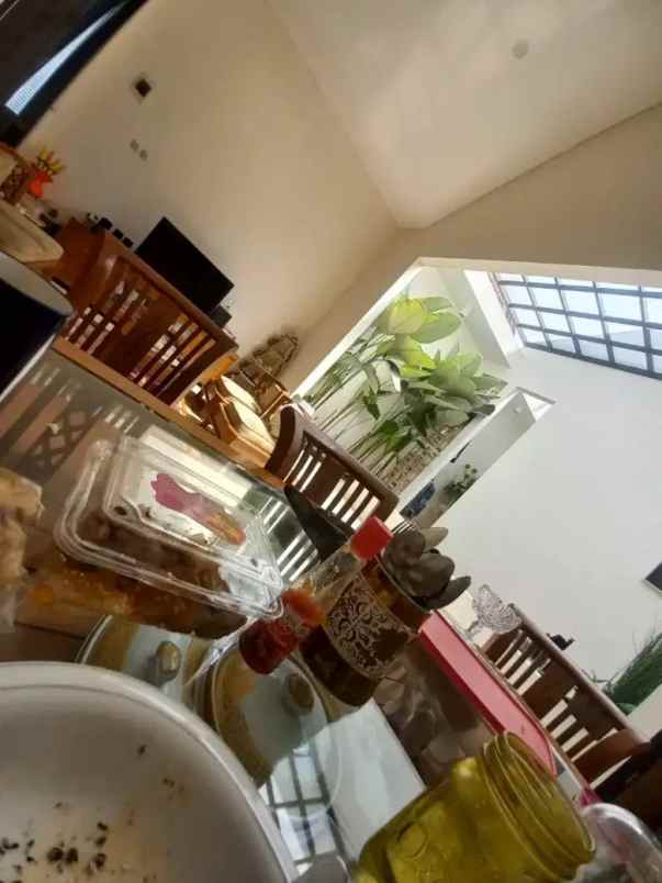 dijual rumah komplek adipura cluster