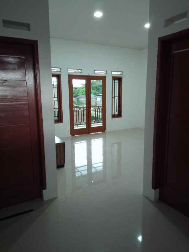 dijual rumah komplek antabaru