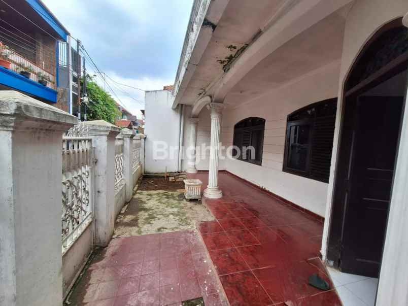 dijual rumah komplek bank dagang negara