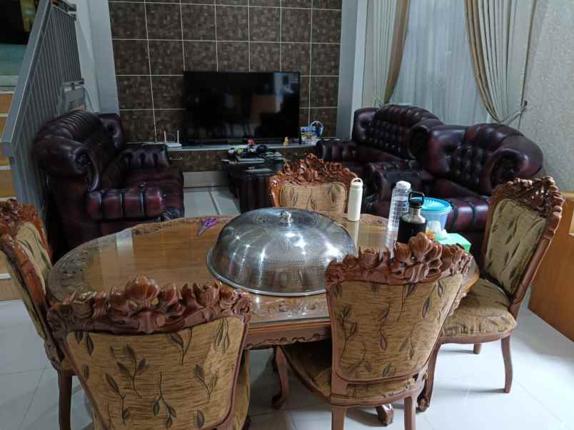 dijual rumah komplek billy moon