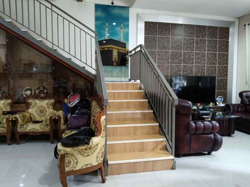 dijual rumah komplek billy moon