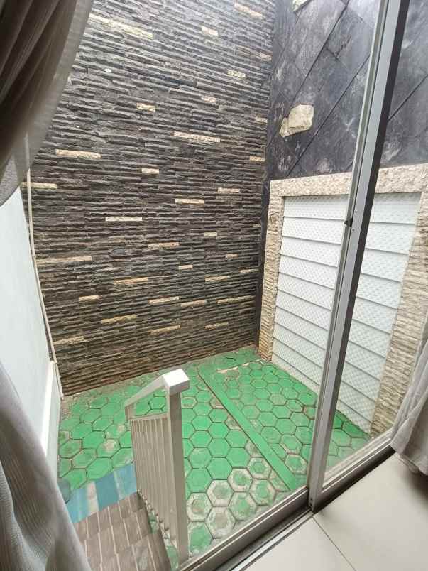 dijual rumah komplek billy moon