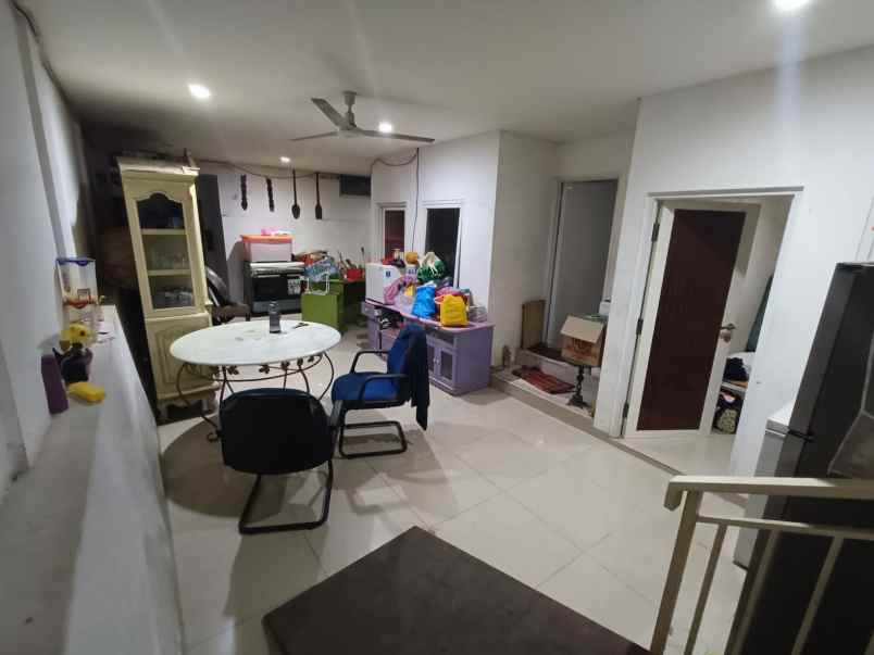 dijual rumah komplek billy moon