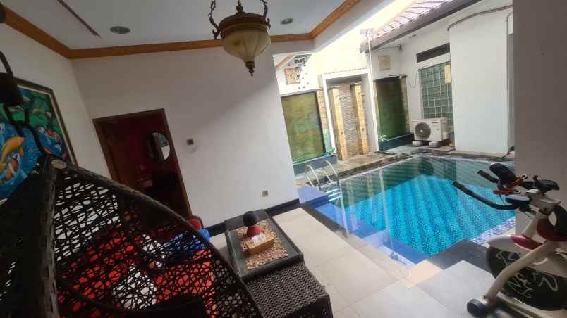 dijual rumah komplek cipinang melayu