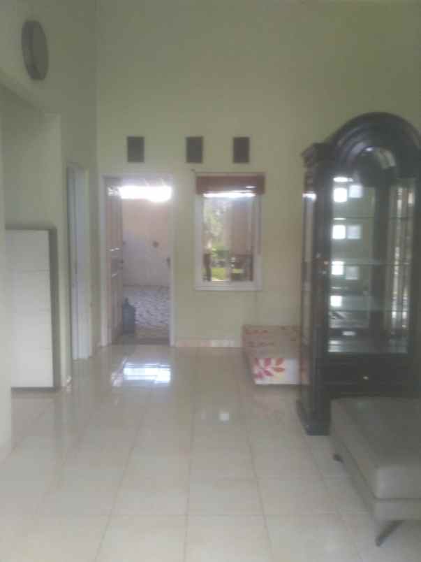 dijual rumah komplek grand pinus