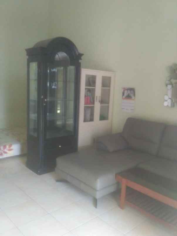 dijual rumah komplek grand pinus