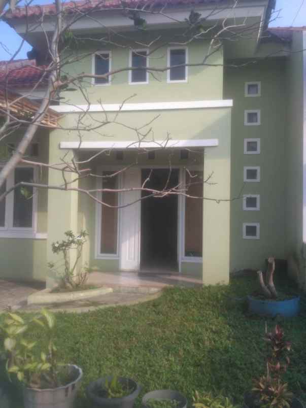 dijual rumah komplek grand pinus