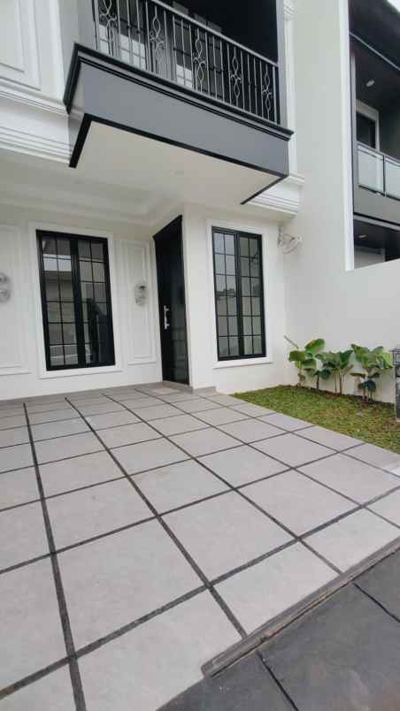 dijual rumah komplek griya loka bsd city