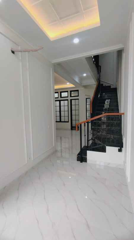 dijual rumah komplek griya loka bsd city