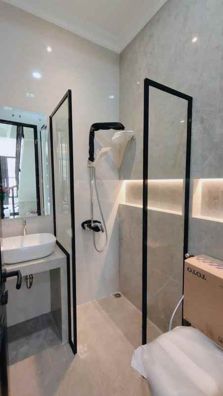 dijual rumah komplek griya loka bsd city