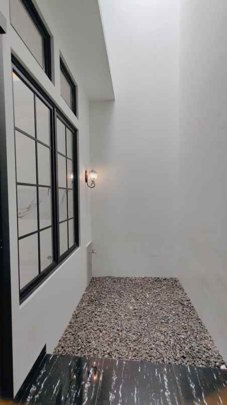 dijual rumah komplek griya loka bsd city