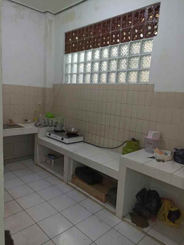 dijual rumah komplek guruminda