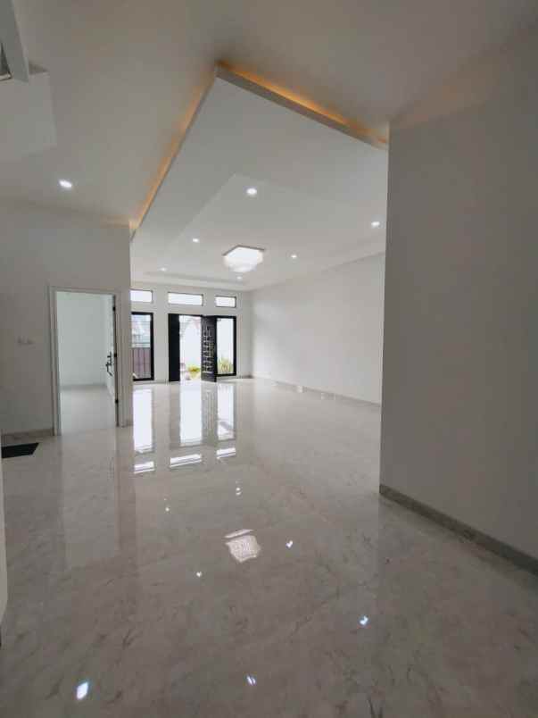 dijual rumah komplek nusa loka bsd city