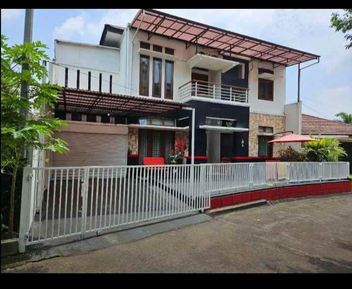 dijual rumah komplek parahyangan rumah