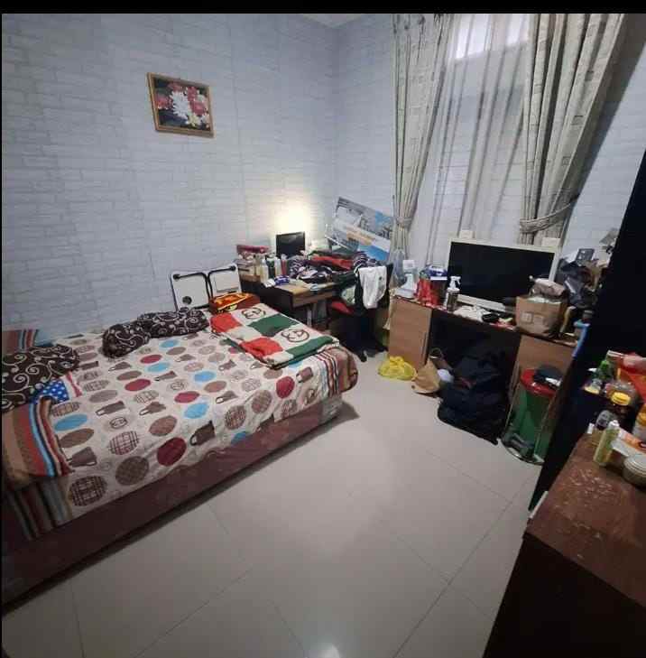 dijual rumah komplek parahyangan rumah