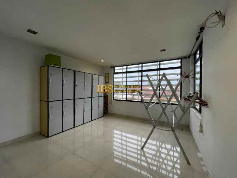 dijual rumah komplek royal sumatera