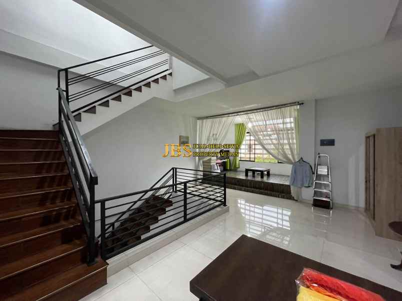 dijual rumah komplek royal sumatera