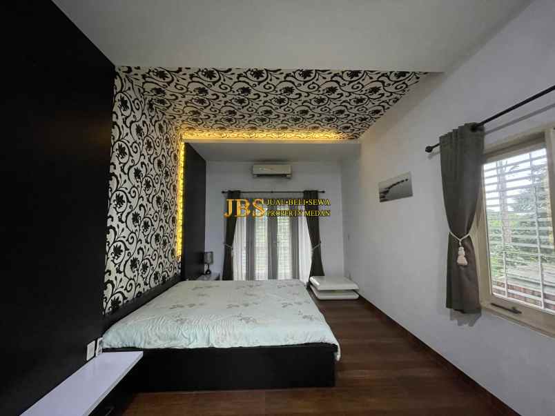 dijual rumah komplek royal sumatera