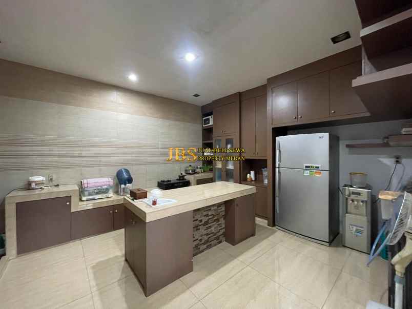 dijual rumah komplek royal sumatera