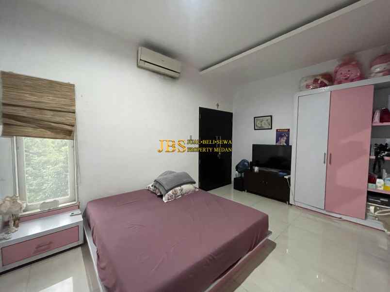 dijual rumah komplek royal sumatera