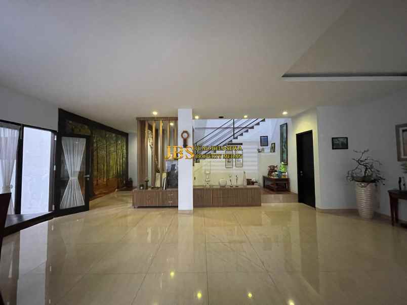 dijual rumah komplek royal sumatera