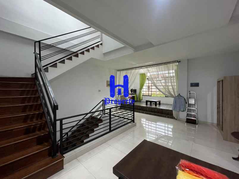 dijual rumah komplek royal sumatera