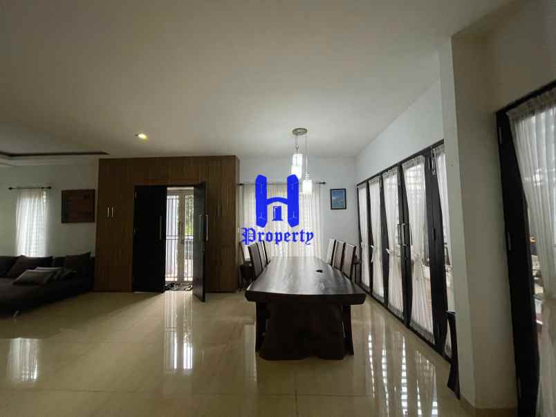 dijual rumah komplek royal sumatera