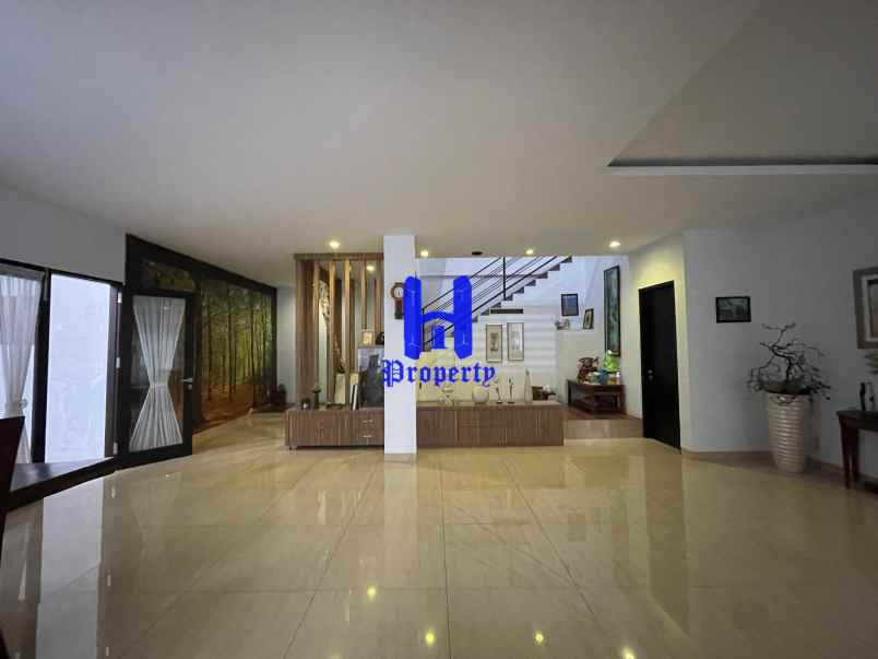 dijual rumah komplek royal sumatera